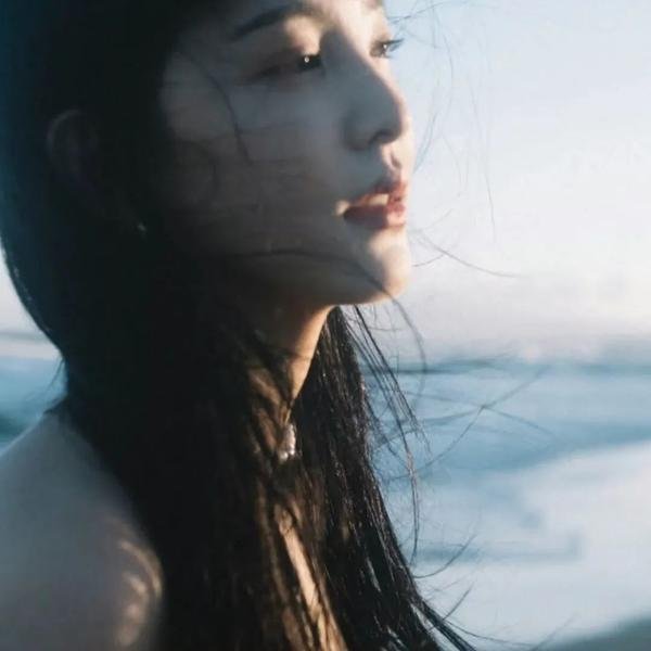 海蓝时见鲸 封面